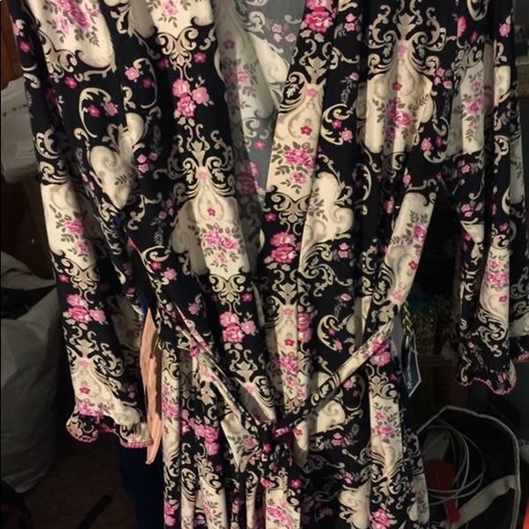 Robes - Picture 2 of 4